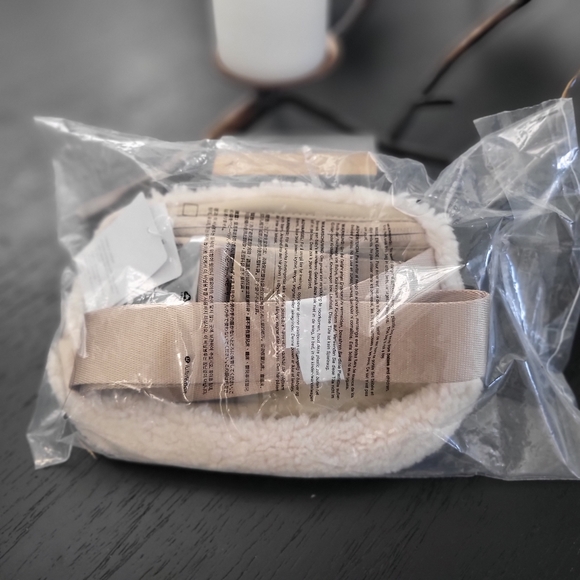 Lululemon Everywhere Fleece Belt Bag (Light Ivory) - Picture 11 of 13
